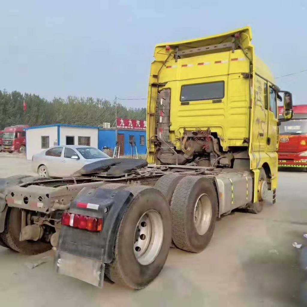生利二手杉德卡牽引車(chē) 雙驅(qū)輕體、德國(guó)曼發(fā)動(dòng)機(jī)與采埃浮變速箱的卓越組合